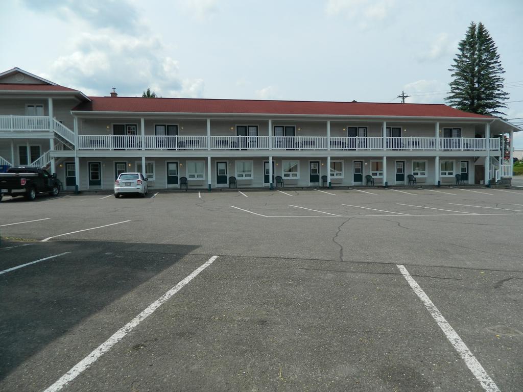 Hilltop & Restaurant 3*